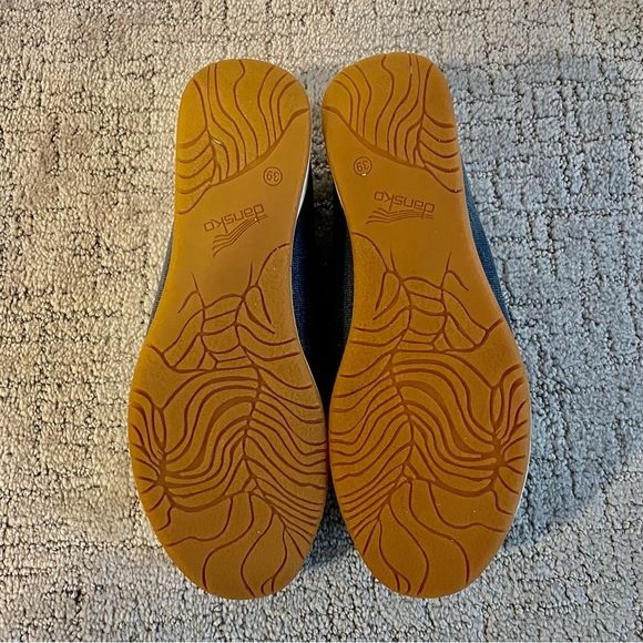 Dansko Olisa 39 navy canvas women’s sneaker. Perfect condition. - Picture 9 of 10